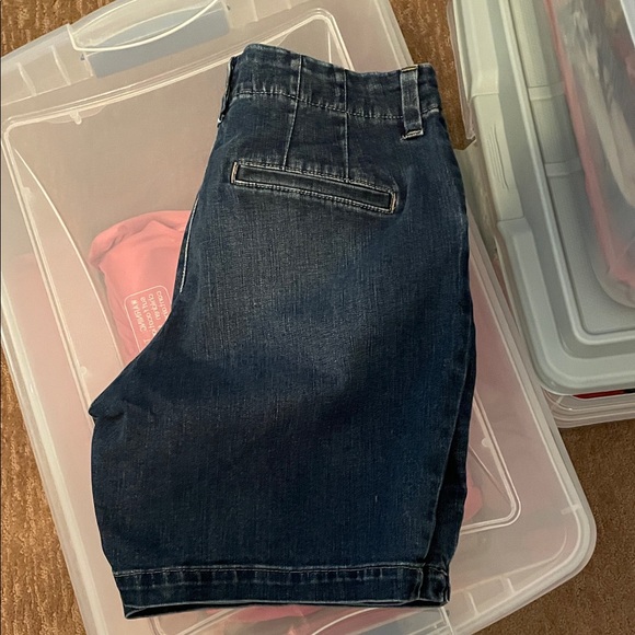 Lee Regular Fit Mid Rise Denim Shorts - Picture 3 of 3